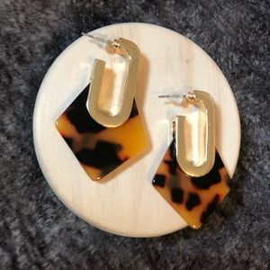Linda Tortoise Acetate Gold Earrings